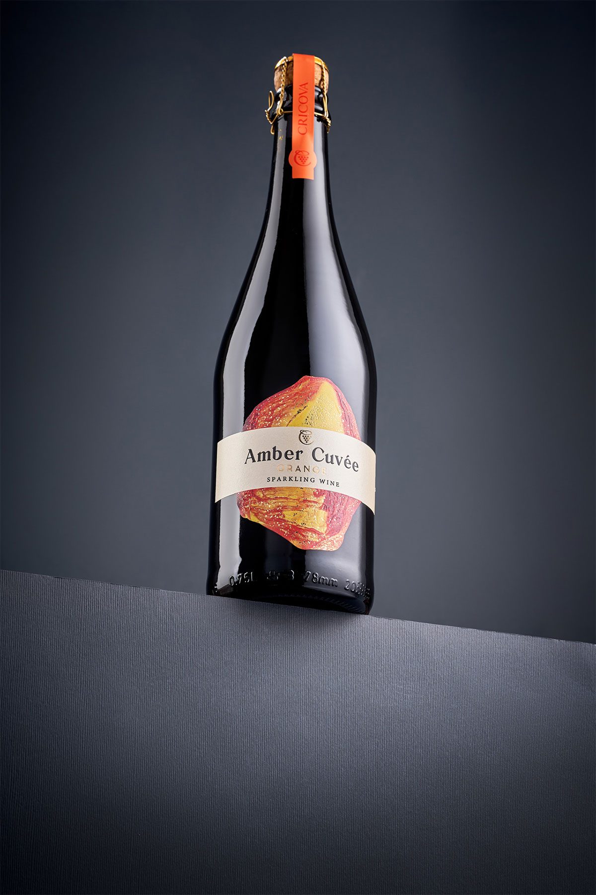 石化树脂图案的Amber Cuvee起泡酒品牌包装设计案例