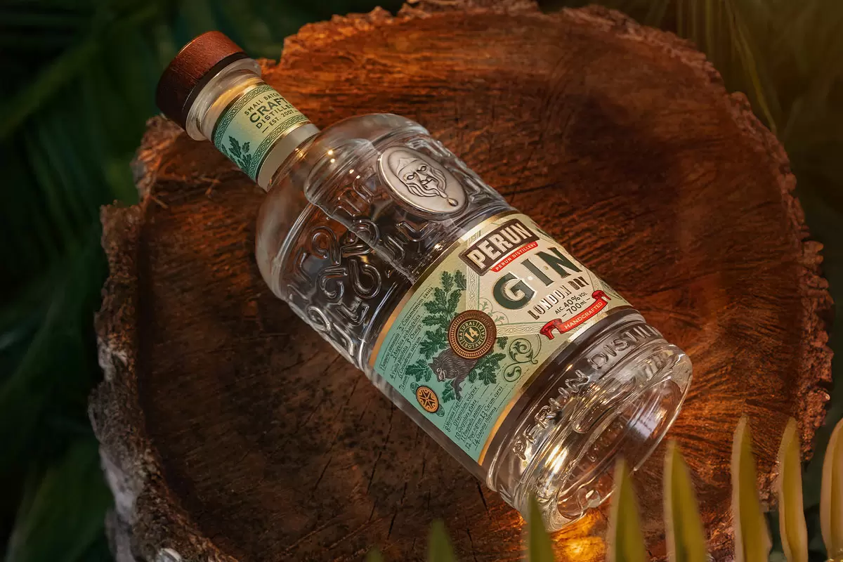神话插画的PERUN GIN金酒包装设计案例