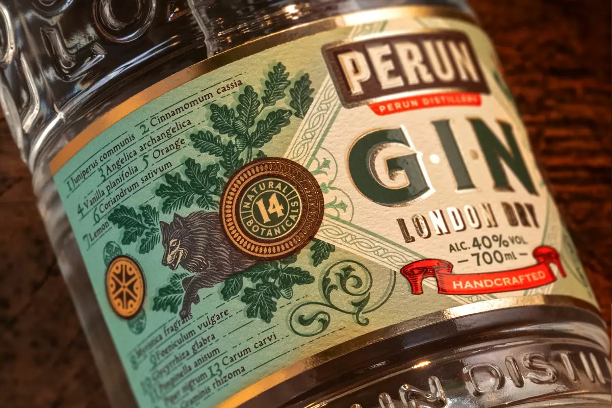 神话插画的PERUN GIN金酒包装设计案例