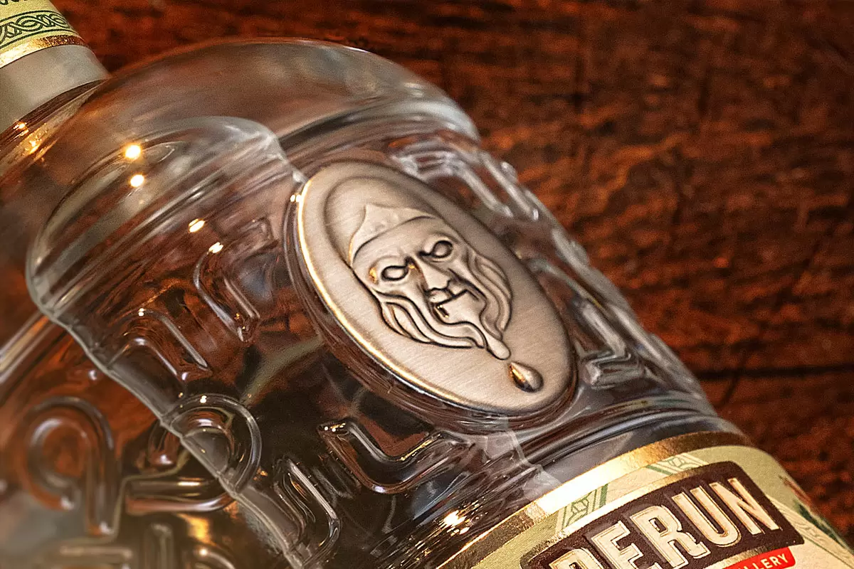 神话插画的PERUN GIN金酒包装设计案例