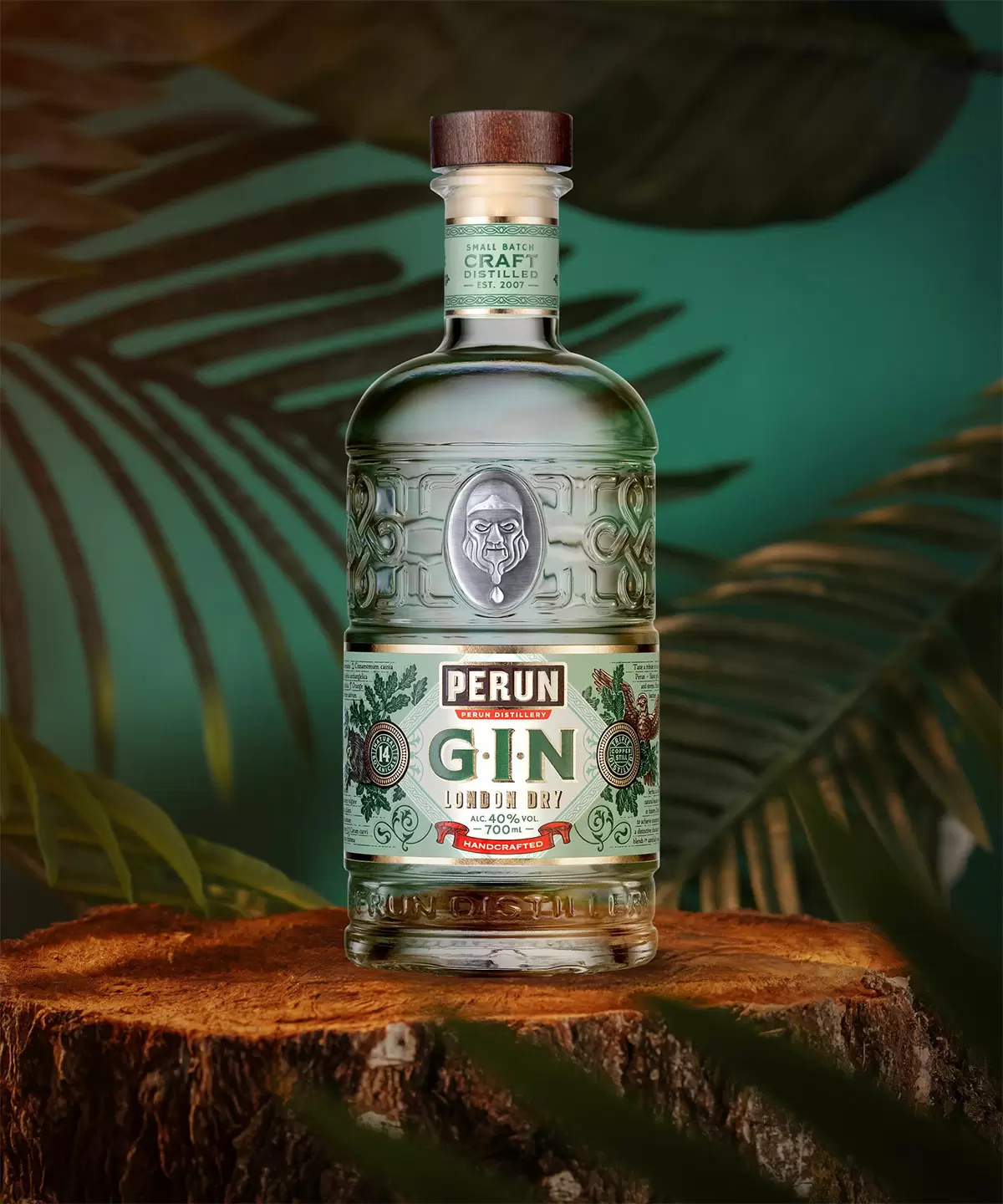 神话插画的PERUN GIN金酒包装设计案例